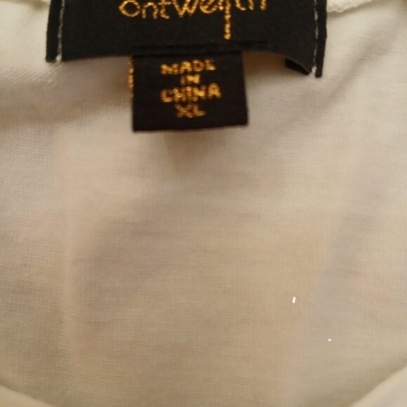 Red Lip Print Tee – Rhinestone Kiss Graphic | Flirty & Fun Statement Top Size XL - Picture 7 of 9